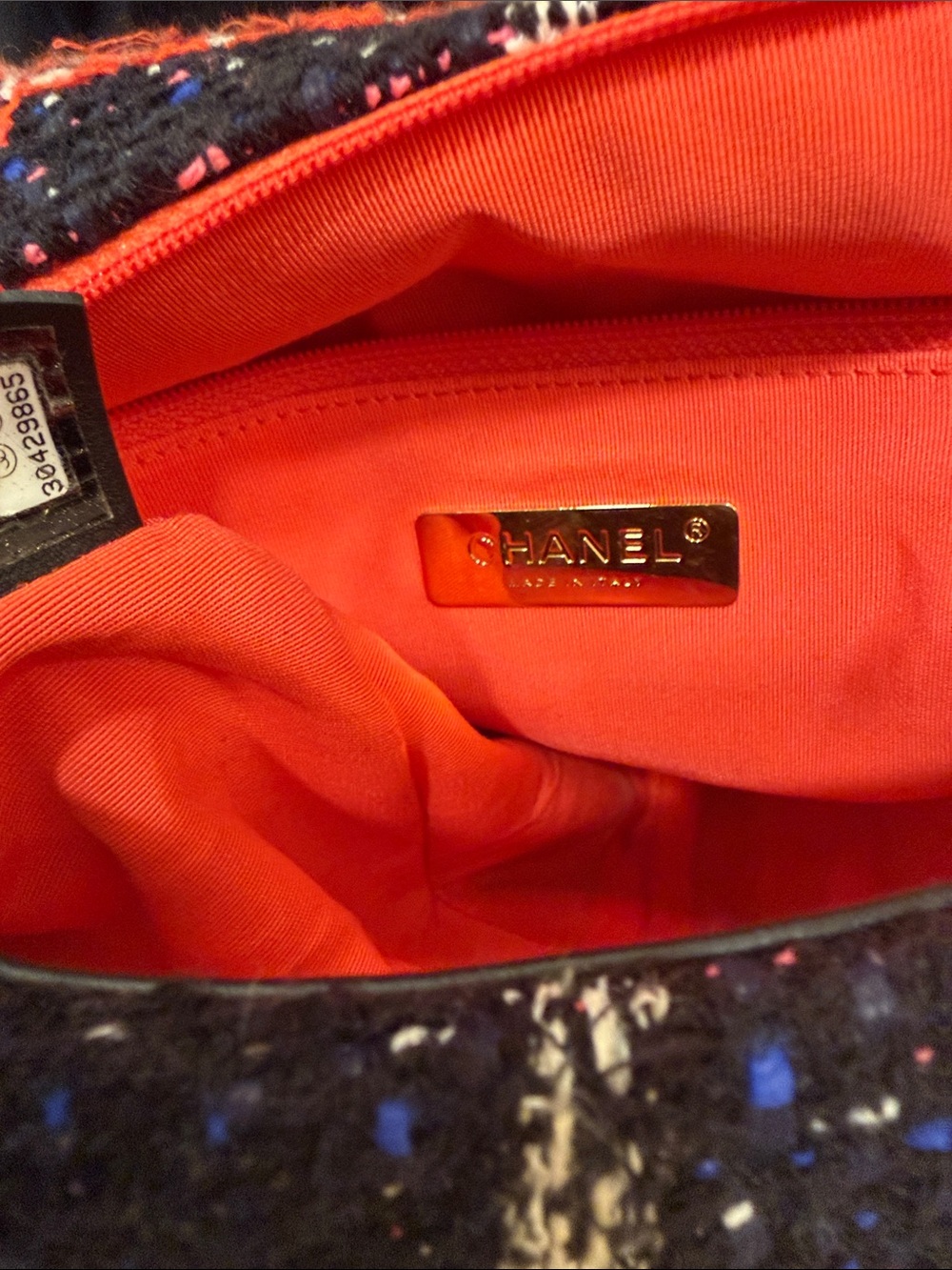 CHANEL Black Tweed Shoulder Bag with Multicolor Plaid and Gold Chain - Picture 3 of 5